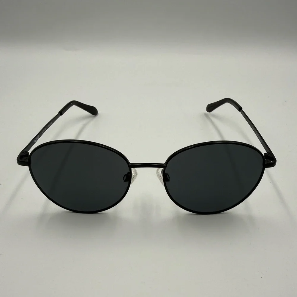 QUAY Australia Loop Me In Sunglasses